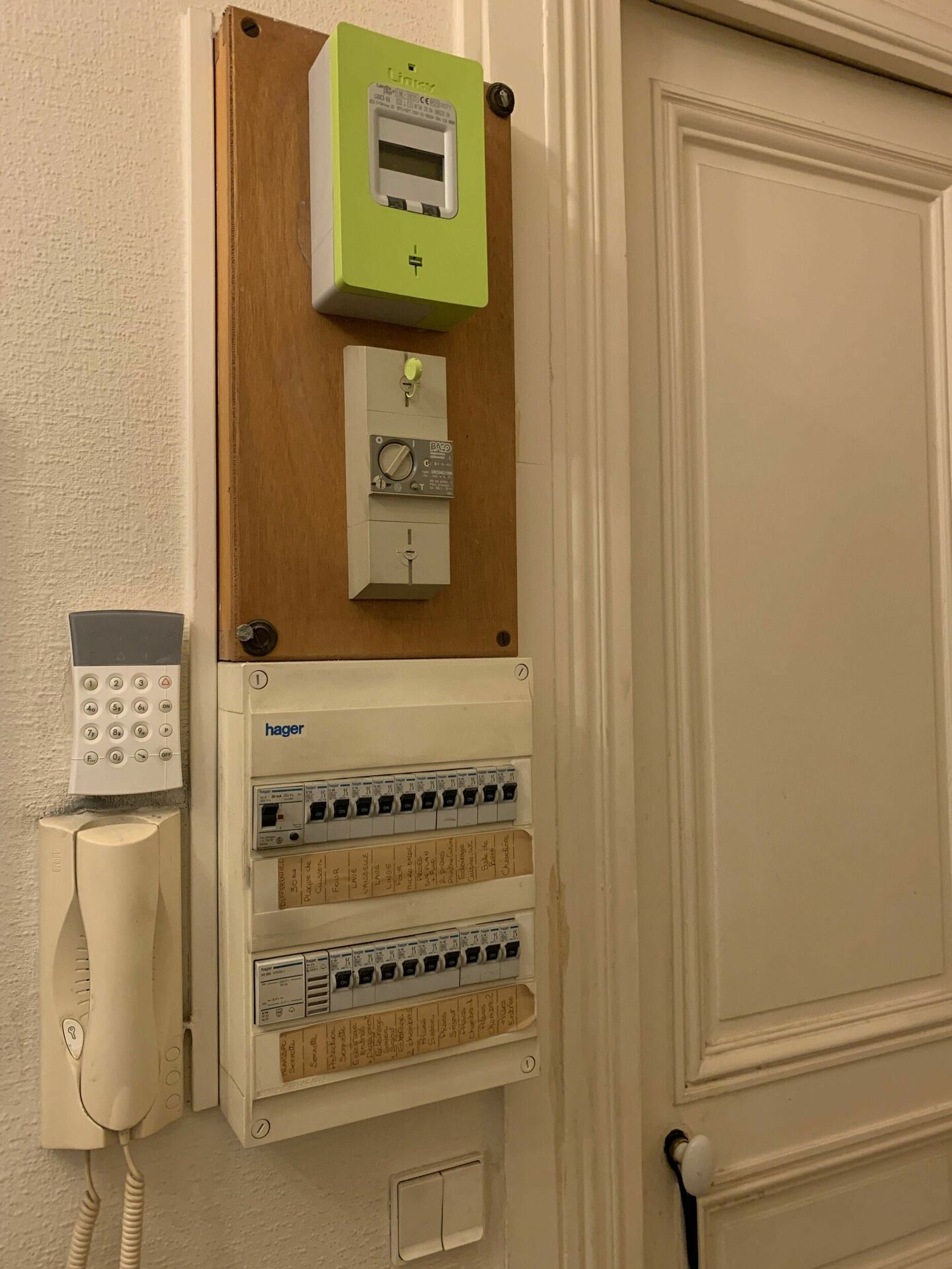 découvrez comment refaire l'électricité de votre maison en toute sécurité avec nos conseils et astuces pratiques pour une installation moderne et conforme aux normes.