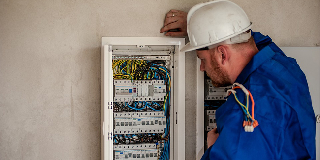 découvrez nos conseils pratiques pour refaire l'électricité de votre maison en toute sécurité et conformité. guide étape par étape pour réussir vos travaux électriques.