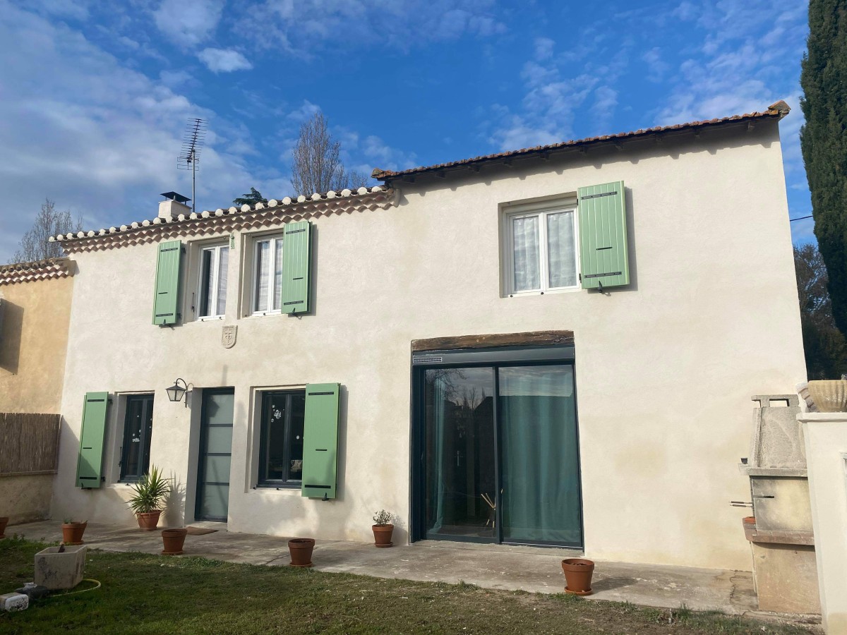 découvrez nos conseils et solutions pour refaire la façade de votre maison : rénovation, choix des matériaux et étapes pour un résultat durable et esthétique.