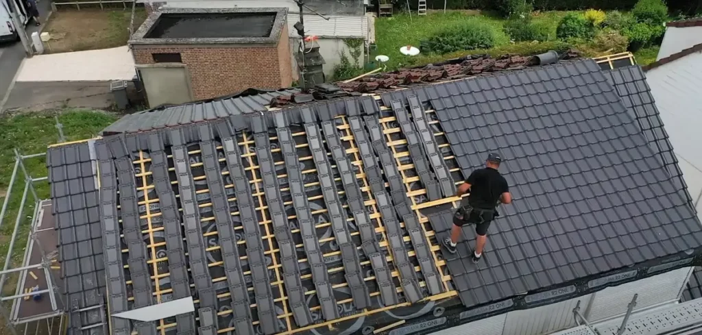 refaire sa toiture pour valoriser votre maison : conseils, matériaux et astuces pour une rénovation durable et esthétique.