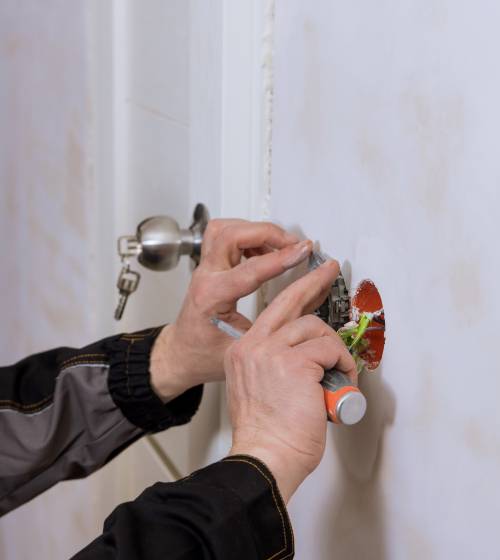 experts en réfection électrique pour maisons des années 1960, garantissant sécurité et conformité aux normes actuelles.