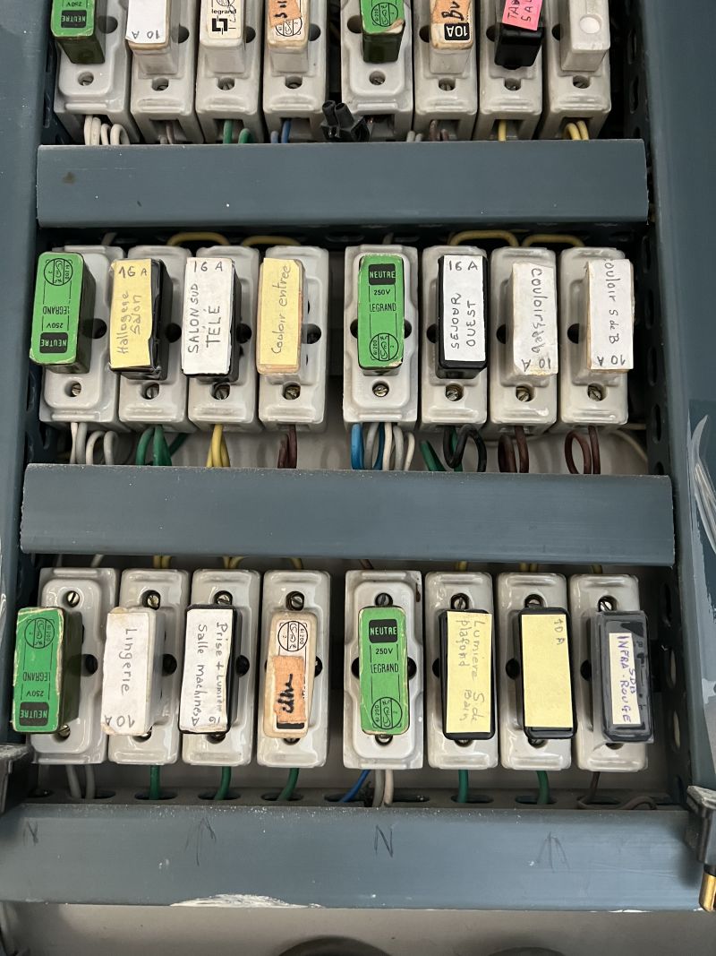 expert en réfection d'électricité pour maison des années 1960 : modernisez votre installation électrique en toute sécurité avec nos solutions adaptées.