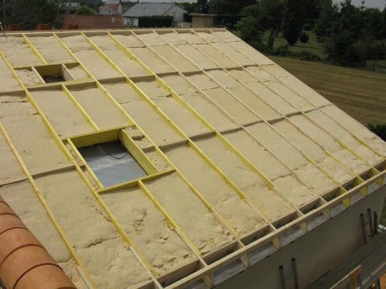 experts en réfection de toiture et isolation, nous assurons des travaux de qualité pour améliorer le confort et l'efficacité énergétique de votre habitation.