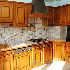 découvrez des astuces et idées pour relooker votre cuisine en chêne clair, alliant modernité et chaleur naturelle pour un espace convivial et élégant.