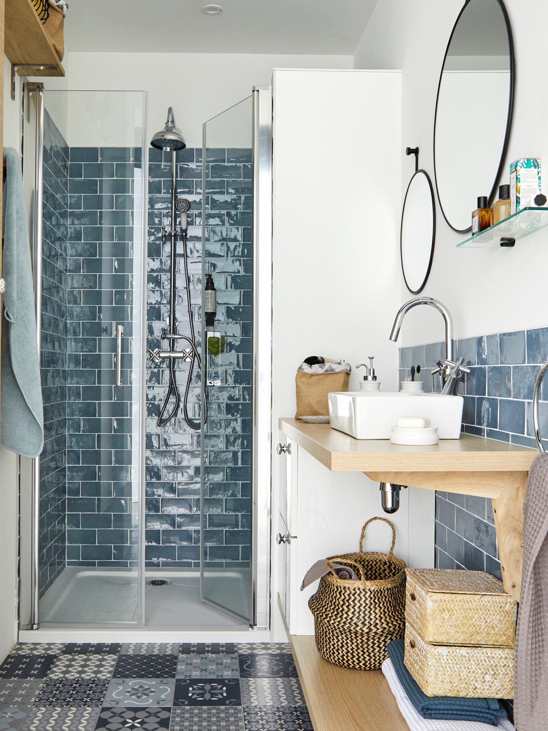 découvrez des astuces simples et rapides pour un relooking salle de bain facile et tendance. transformez votre espace sans gros travaux ni dépenses.