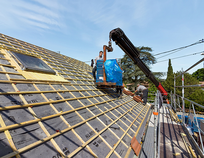 service professionnel de remplacement de toiture pour garantir la sécurité et l'étanchéité de votre maison. qualité, rapidité et tarifs compétitifs.