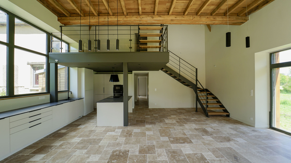 découvrez nos services de rénovation d'appartements à rennes, spécialisés dans la valorisation du patrimoine breton alliant tradition et modernité.