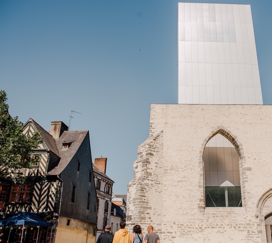 découvrez nos services de rénovation d'appartements à rennes, alliant modernité et respect du patrimoine breton pour un intérieur unique et authentique.