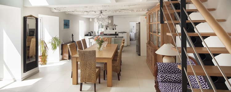 découvrez notre expertise en rénovation artisanale intérieure pour transformer votre espace avec des finitions soignées et un savoir-faire traditionnel.