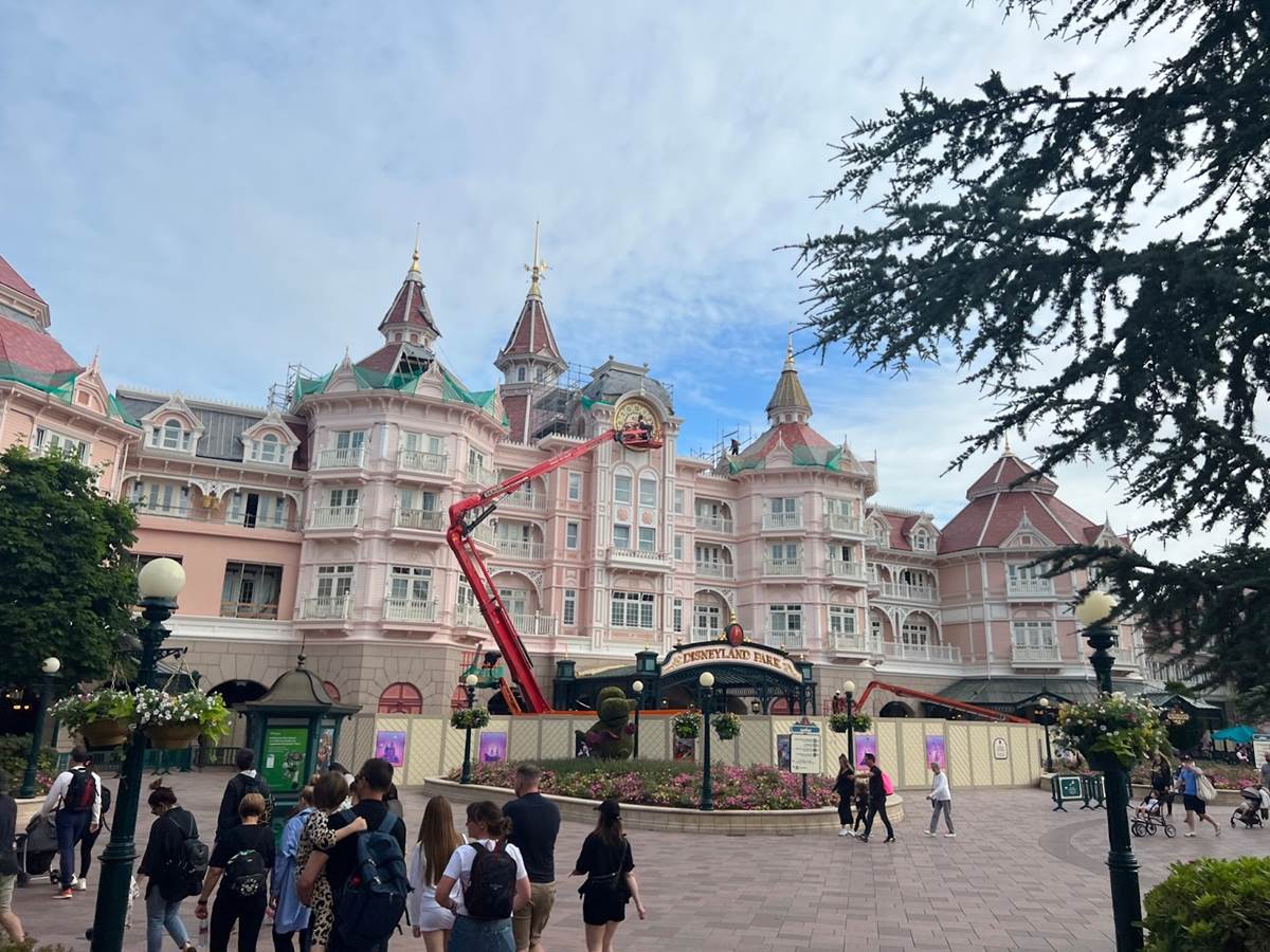découvrez les dernières rénovations des attractions à disneyland paris pour une expérience magique et renouvelée lors de votre visite.