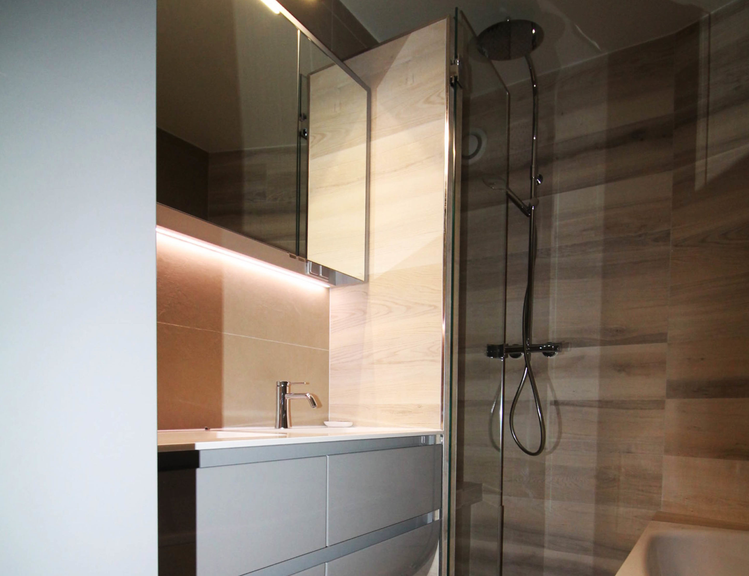 découvrez nos services professionnels de rénovation de baignoire à paris 15. donnez un coup de neuf à votre salle de bain avec des experts locaux, rapides et efficaces.