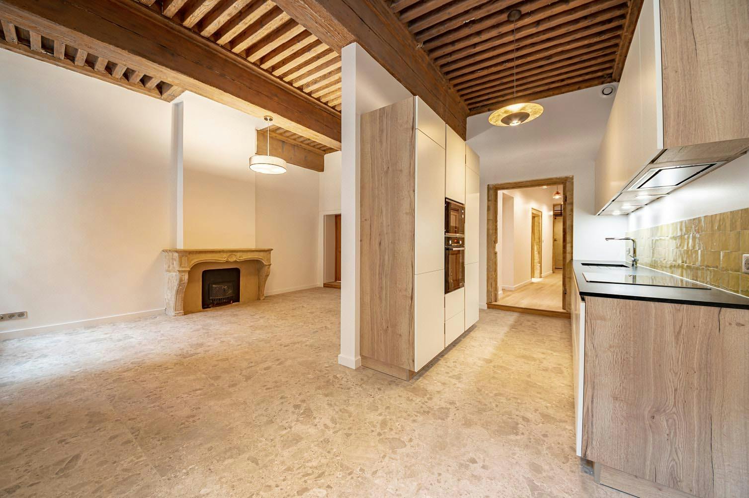 expert en rénovation de bâtiment à lyon, nous transformons vos espaces avec qualité et savoir-faire. contactez nos professionnels pour tous vos projets de rénovation.