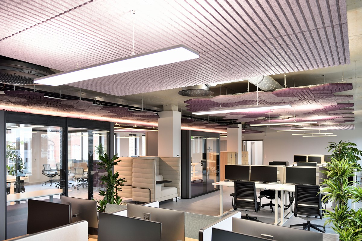 découvrez comment la rénovation de votre bureau peut améliorer la productivité en optimisant l'espace, le confort et l'ambiance de travail.