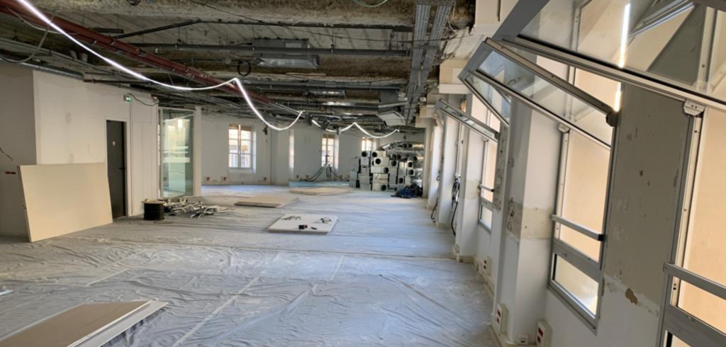 expert en rénovation de bureaux à paris, nous proposons des solutions sur mesure pour transformer vos espaces professionnels selon vos besoins et votre style.