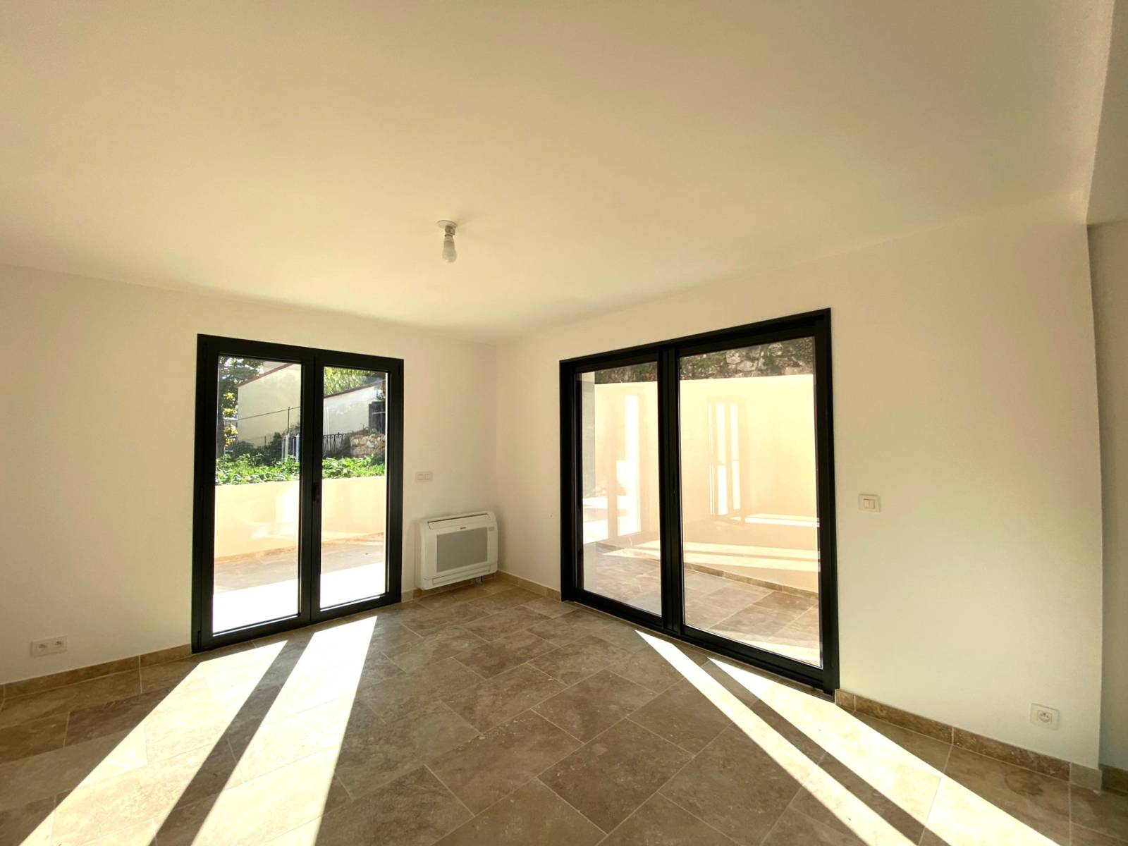 découvrez nos services de rénovation clé en main réalisés par des experts, pour un projet sans souci, de la conception à la réalisation.