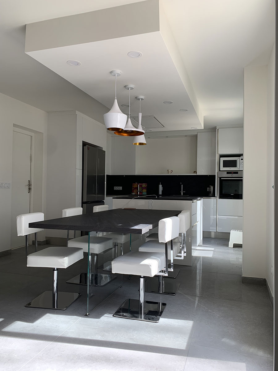 expert en rénovation de cuisine à omerville 95420, nous transformons votre espace avec qualité et savoir-faire pour un intérieur moderne et fonctionnel.