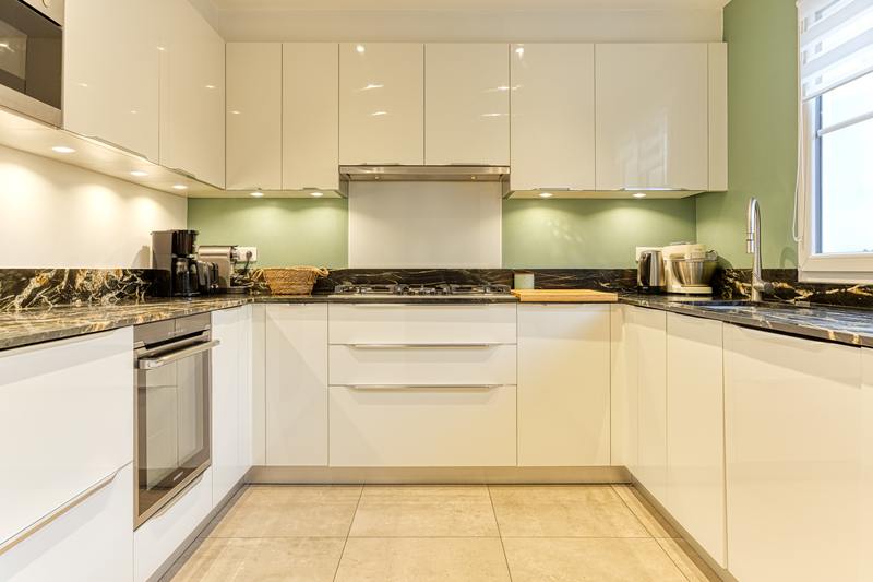 découvrez nos services professionnels de rénovation de cuisine à omerville 95420. transformez votre espace culinaire avec des solutions sur mesure, design et fonctionnelles.