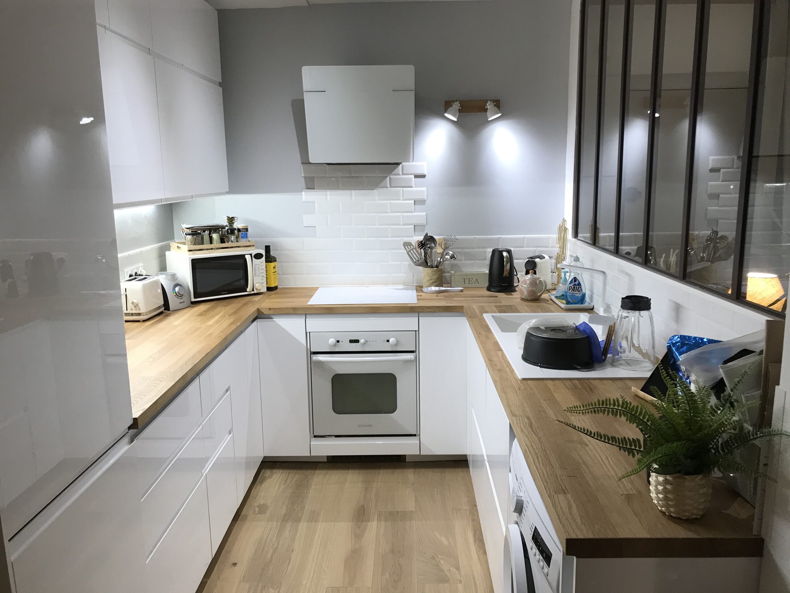 découvrez nos services de rénovation de cuisine à courtacon (77560) pour transformer votre espace avec style et fonctionnalité. experts en rénovation, nous réalisons vos projets sur mesure.