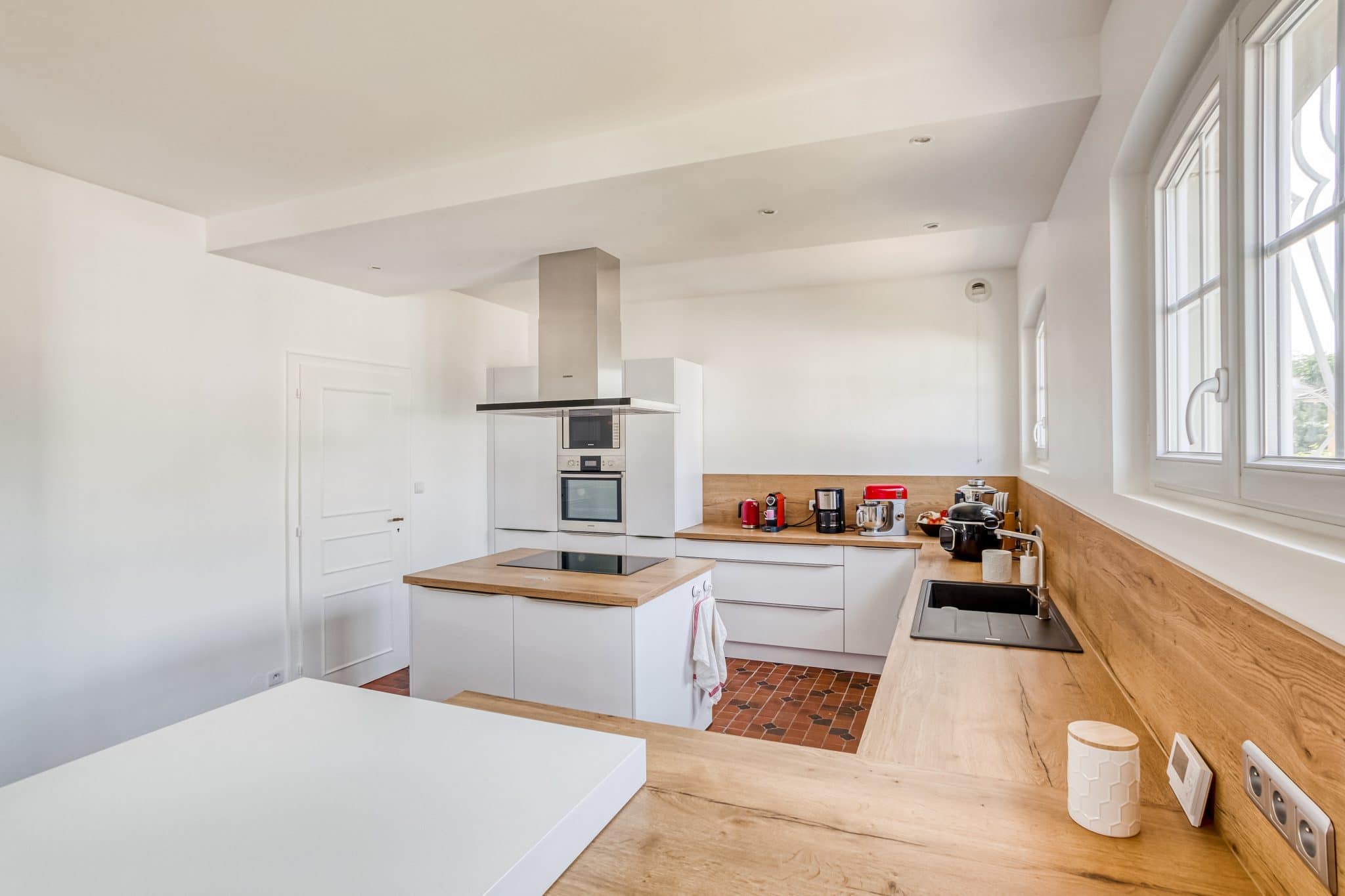 découvrez nos conseils experts pour la rénovation de votre cuisine à croissy-beaubourg. transformez votre espace avec style et fonctionnalité grâce à nos astuces professionnelles.