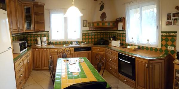 expert en rénovation de cuisine à dormelles (77130) : modernisez votre espace avec des solutions sur mesure, alliant design et fonctionnalité.