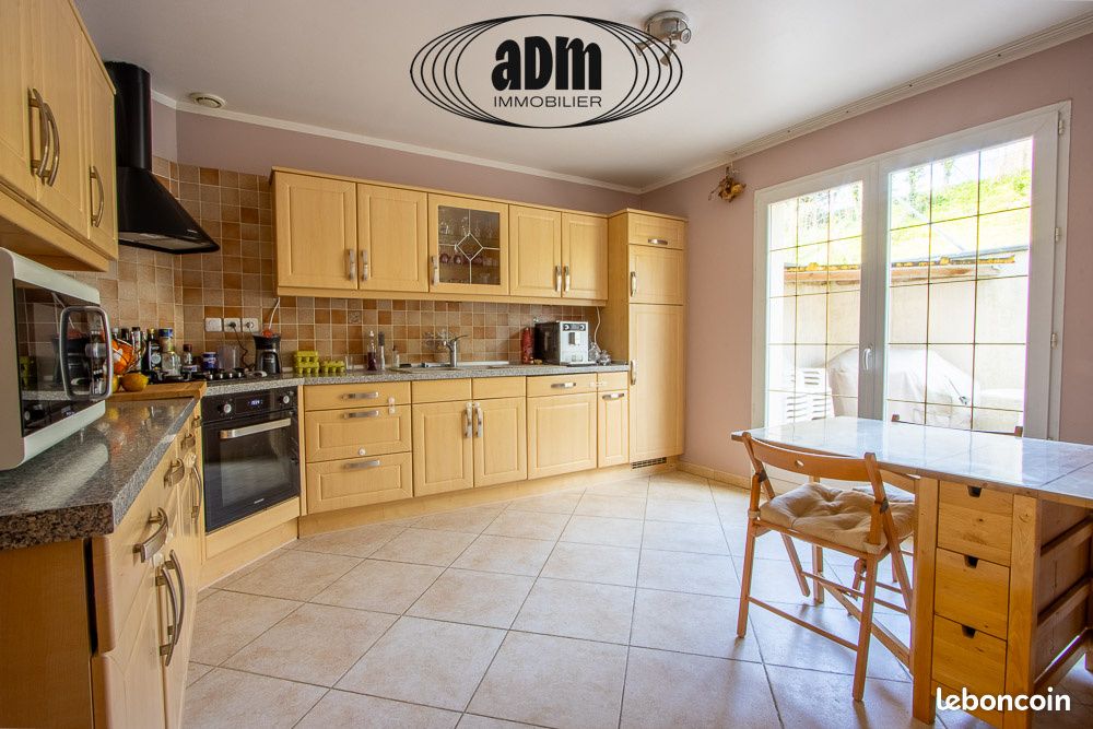 expert en rénovation de cuisine à étrépilly, nous transformons votre espace avec des solutions modernes et sur mesure pour un résultat élégant et fonctionnel.