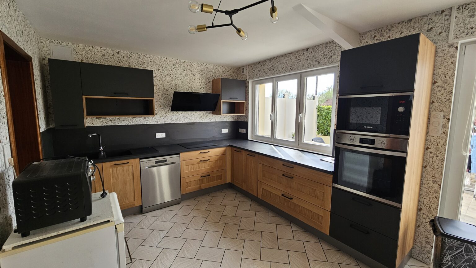 confiez la rénovation de votre cuisine à méry-sur-oise à notre équipe d'experts. profitez d’un accompagnement sur-mesure pour transformer votre espace en une cuisine moderne, fonctionnelle et conviviale.