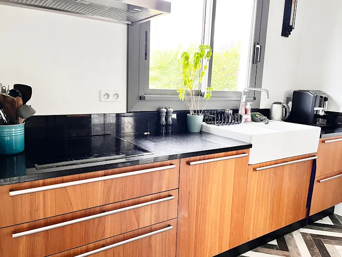 découvrez nos services de rénovation de cuisine à mours (95260) : design personnalisé, matériaux de qualité et expertise locale pour transformer votre espace culinaire.