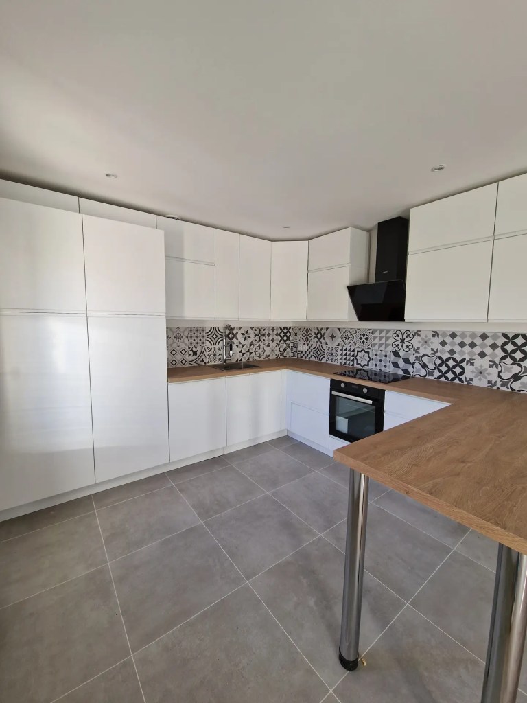 expert en rénovation de cuisine à neuville-sur-oise, nous transformons votre espace avec des solutions modernes et personnalisées. contactez-nous pour une cuisine rénovée à votre goût.