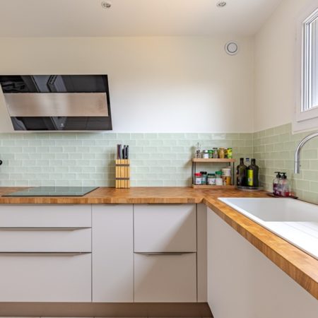 entreprise spécialisée en rénovation de cuisine à paris, offrant des services sur mesure pour transformer votre espace culinaire avec qualité et savoir-faire.