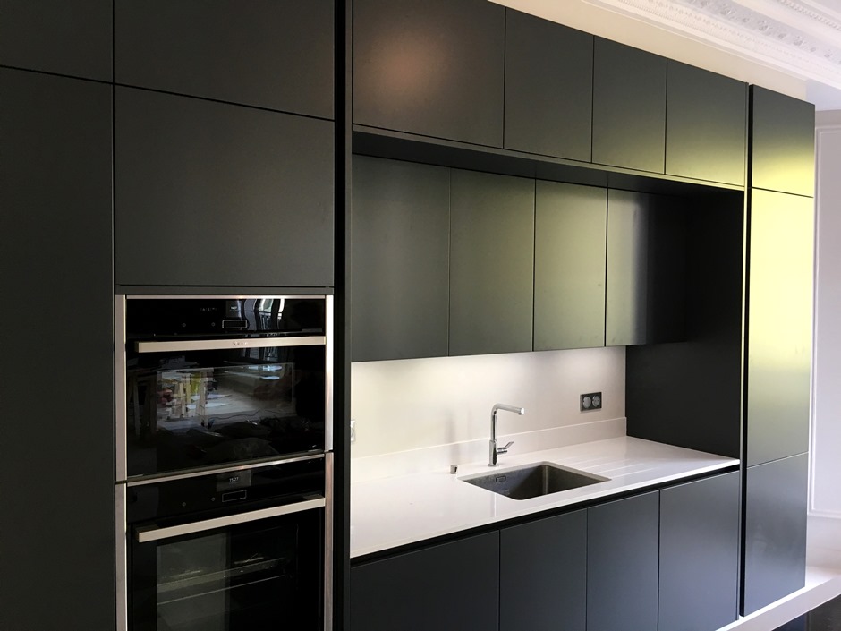 entreprise spécialisée en rénovation de cuisine à paris : design sur mesure, matériaux de qualité et savoir-faire professionnel pour transformer votre espace culinaire.