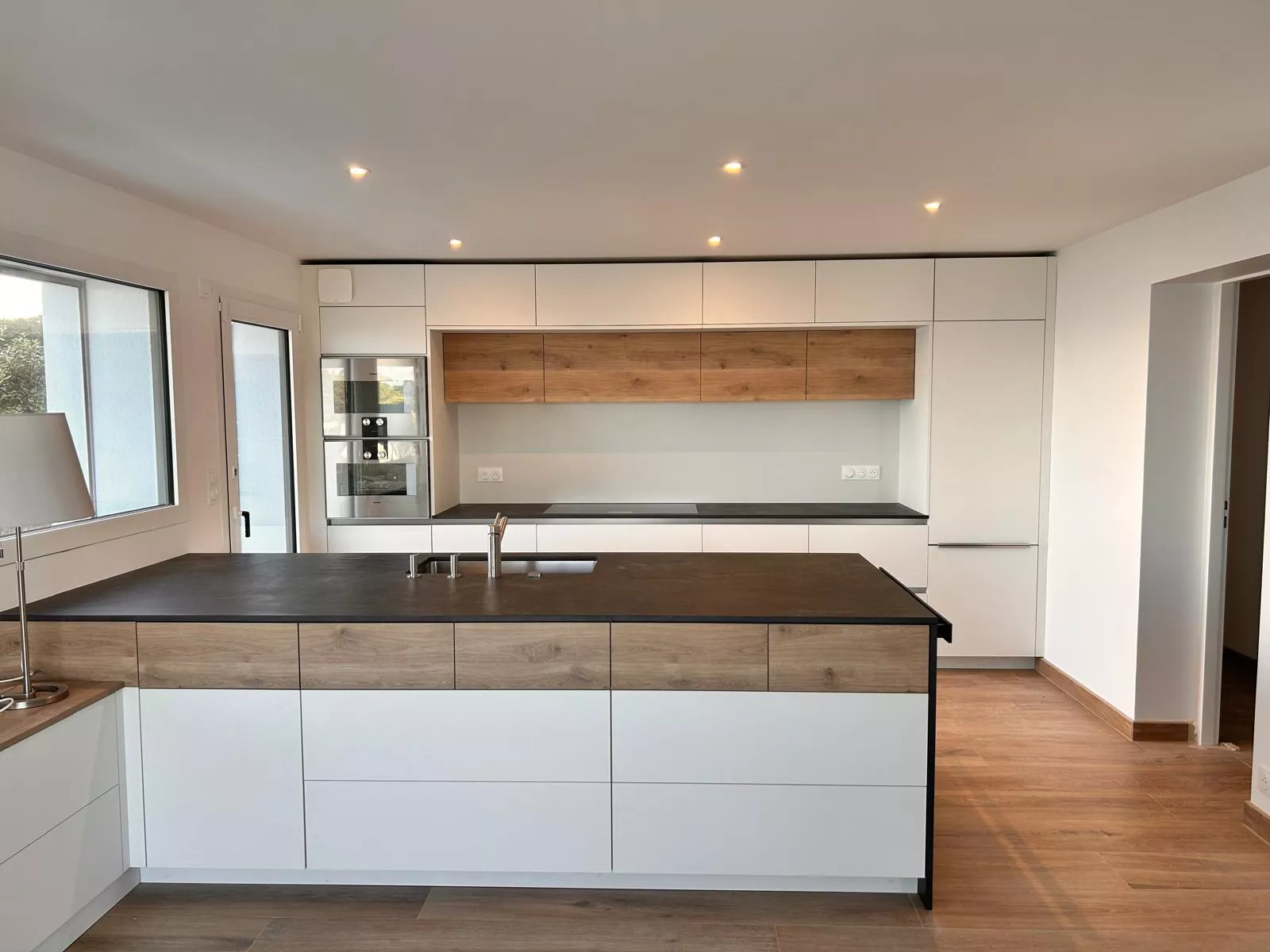 découvrez nos services de rénovation de cuisine à plessis-saint-benoist pour un espace moderne, fonctionnel et à votre goût. devis personnalisé et expertise garantie.