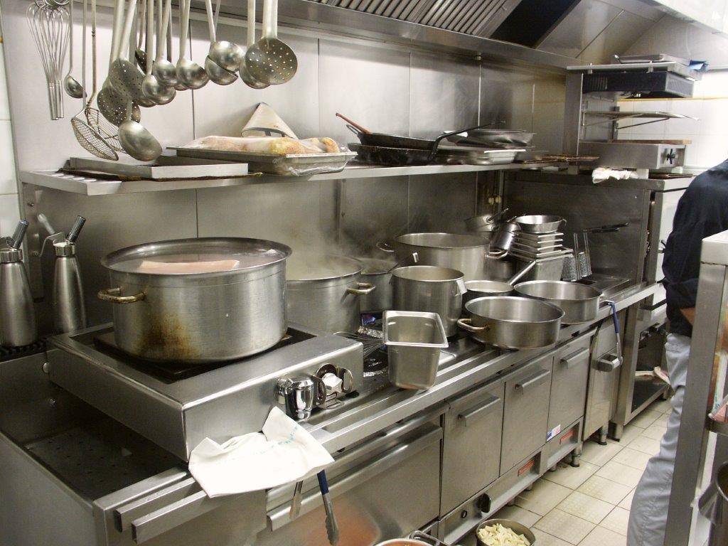 experts en rénovation de cuisines professionnelles : modernisez votre espace de travail avec des solutions sur mesure, durables et fonctionnelles.