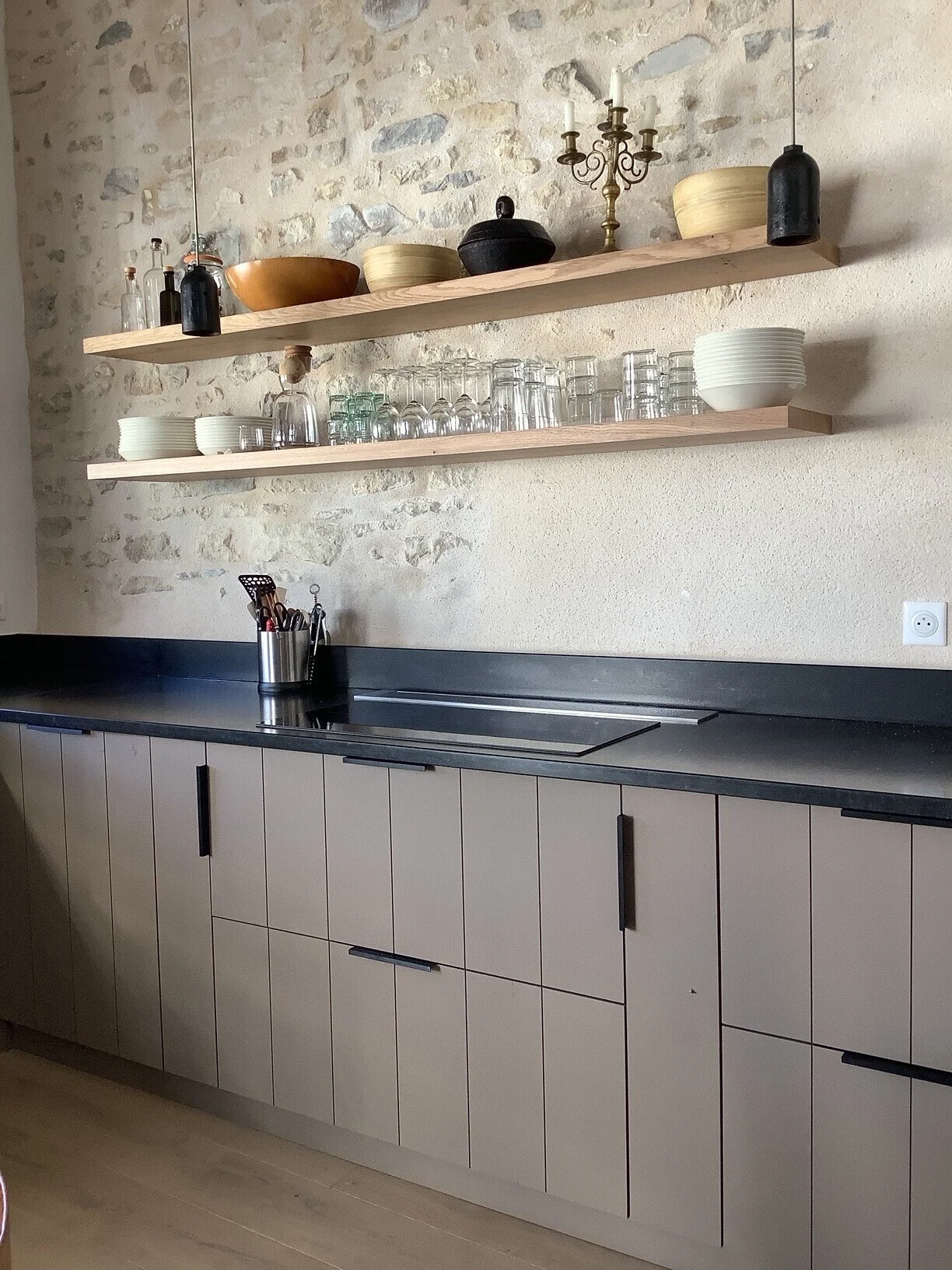 découvrez nos services de rénovation de cuisine à puiselet-le-marais pour transformer votre espace culinaire en un lieu moderne et fonctionnel. qualité et savoir-faire garantis.