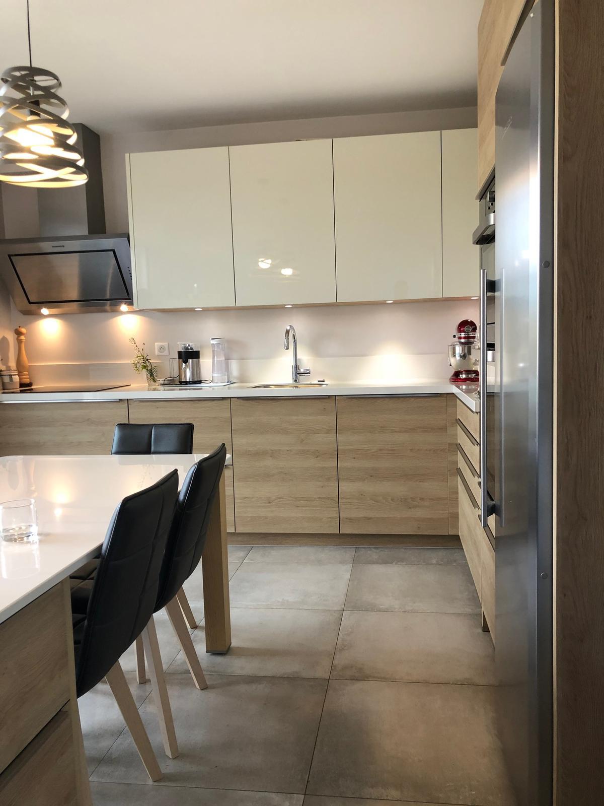 expert en rénovation de cuisine à saint-cyr-sous-dourdan, nous transformons votre espace en un lieu fonctionnel et moderne. contactez-nous pour un devis personnalisé.