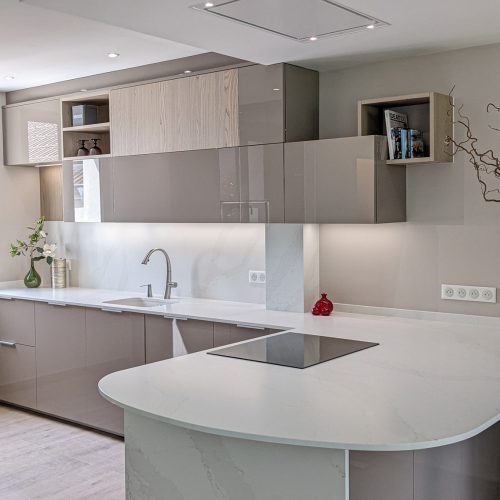 expert en rénovation de cuisine à saint-sulpice-de-favières, nous transformons votre espace culinaire avec des solutions modernes et sur mesure. contactez-nous pour donner vie à votre projet.