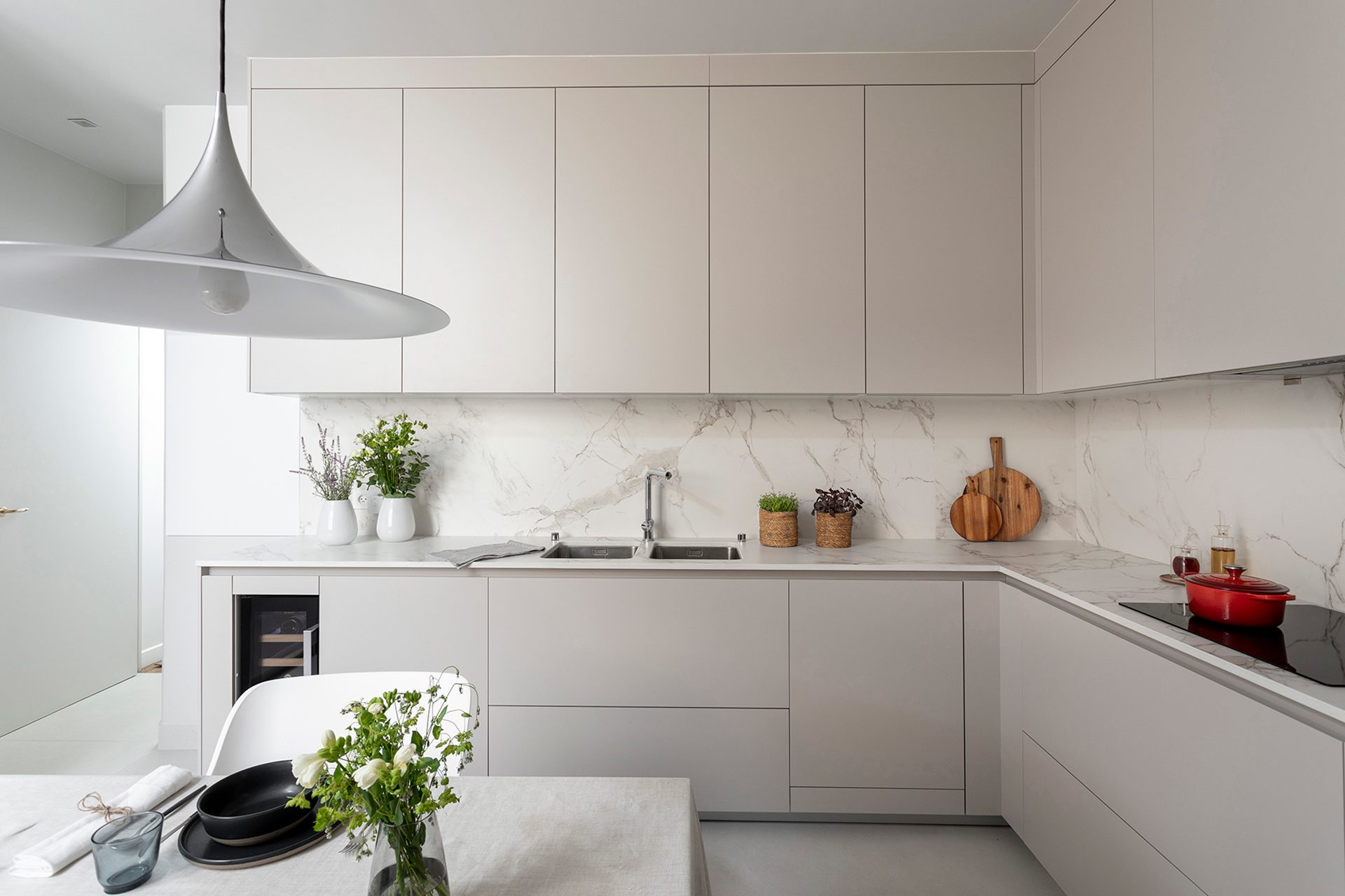 expert en rénovation de cuisine au vésinet, nous transformons votre espace en un lieu moderne et fonctionnel. de la conception à la réalisation, profitez d'un service personnalisé et de qualité.