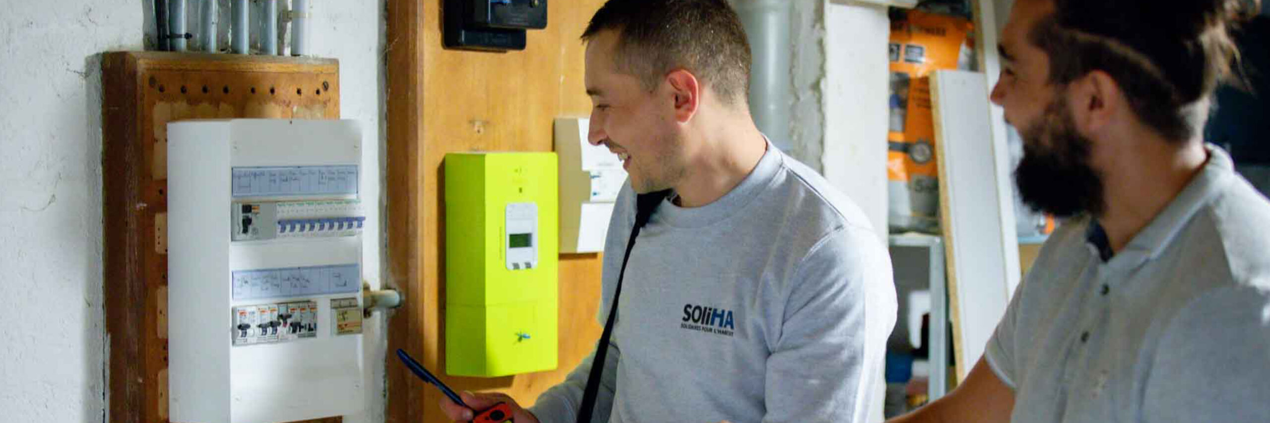 optimisez la rénovation électrique de votre maison tout en réalisant des économies d'énergie significatives grâce à des solutions modernes et efficaces.