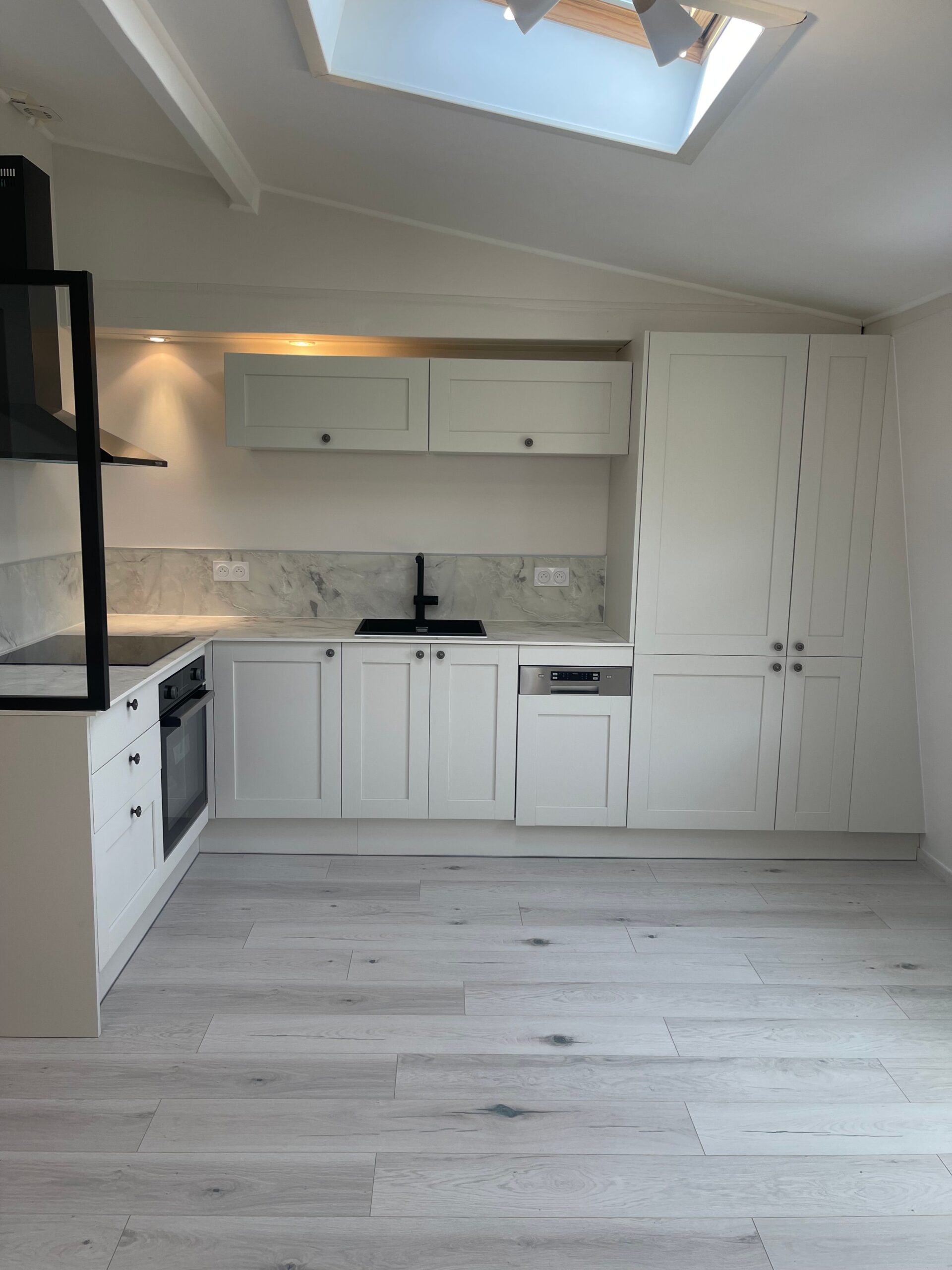 expert en rénovation électrique de cuisine à levallois-perret, nous assurons des installations sécurisées et conformes pour moderniser votre espace culinaire.