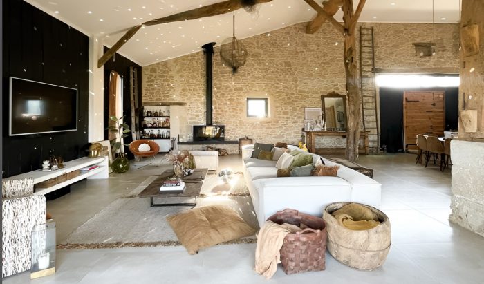 découvrez nos services experts pour la rénovation de votre grange : transformation durable et esthétiques adaptées à vos besoins.