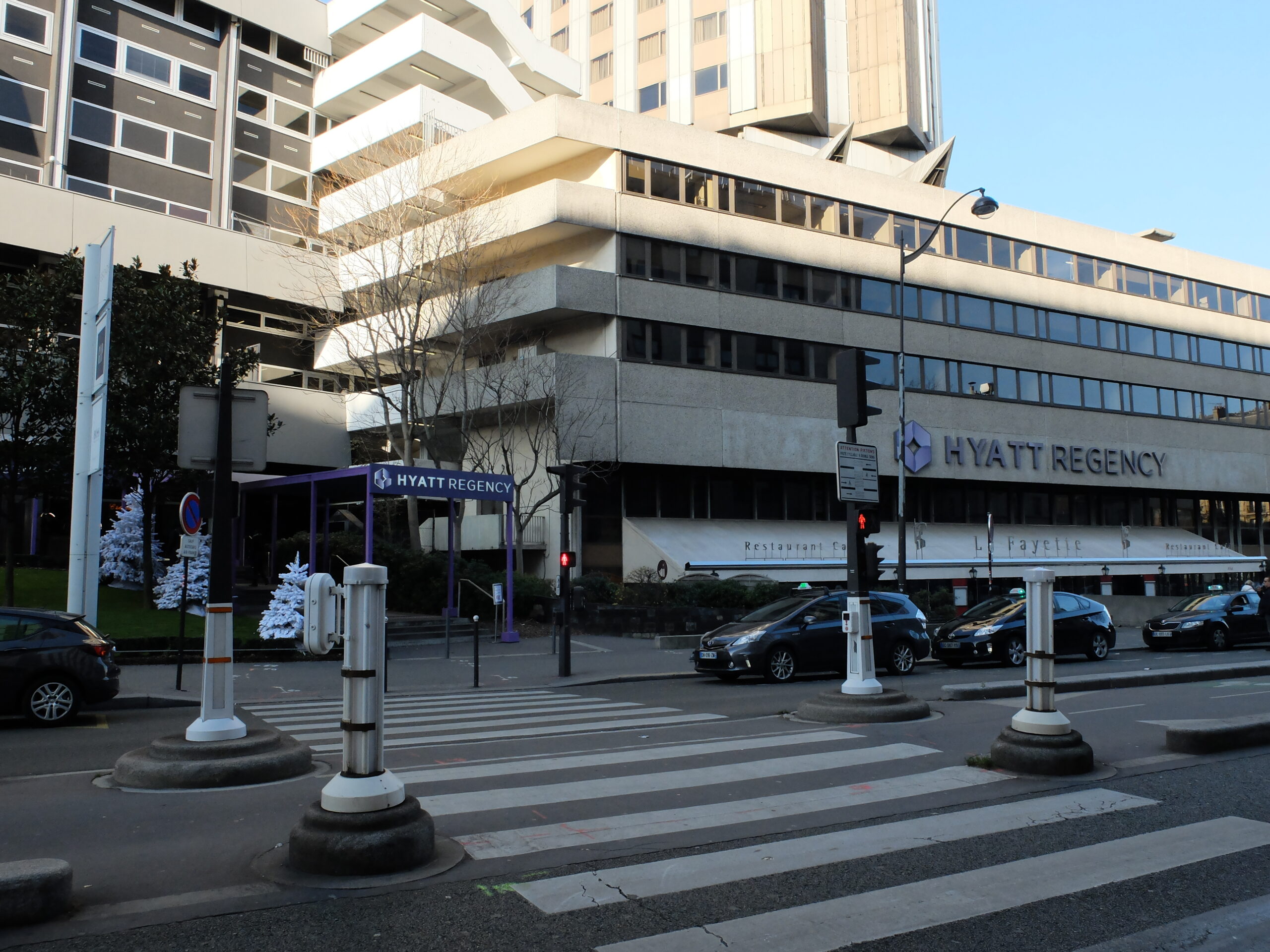 découvrez la rénovation du hyatt regency paris étoile, alliant modernité et élégance au cœur de paris pour une expérience hôtelière unique.