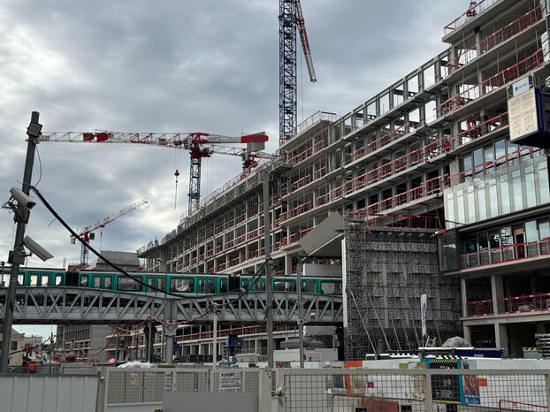 découvrez nos services experts en rénovation d'immeubles à paris pour 2025, alliant modernité et respect du patrimoine.