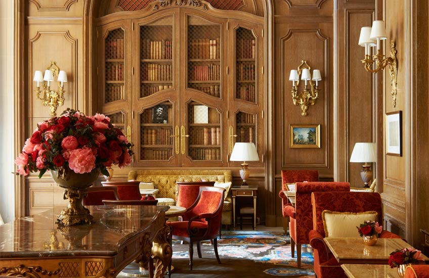 découvrez la rénovation inspirante du ritz paris à québec, alliant élégance intemporelle et modernité pour un séjour d'exception.
