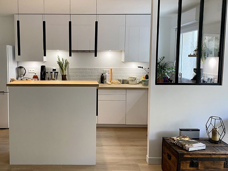 découvrez nos services experts en rénovation intérieure à paris pour transformer votre habitat avec style et qualité. devis gratuit et personnalisé.