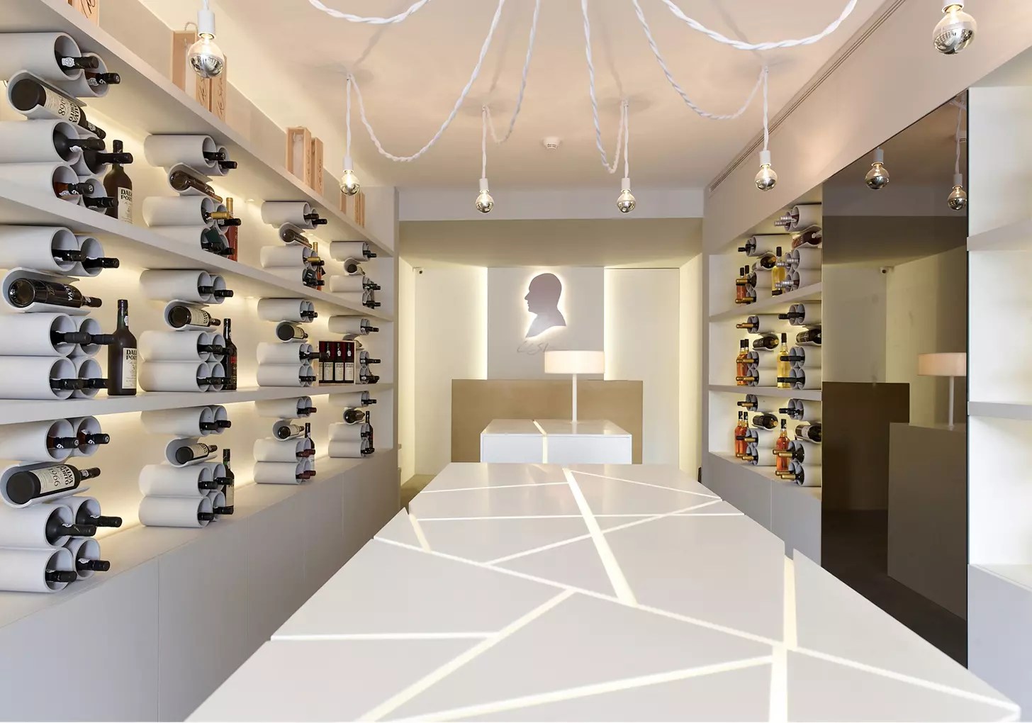 expert en rénovation de locaux commerciaux : transformation complète, optimisation d'espace et amélioration de l'ambiance pour valoriser votre activité professionnelle.