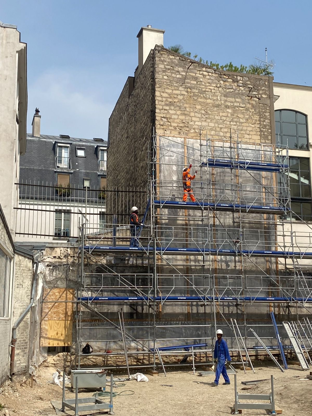 expert en rénovation de locaux d'entreprise à paris en 2025, nous transformons vos espaces professionnels pour allier modernité et fonctionnalité. contactez-nous pour un projet sur mesure.