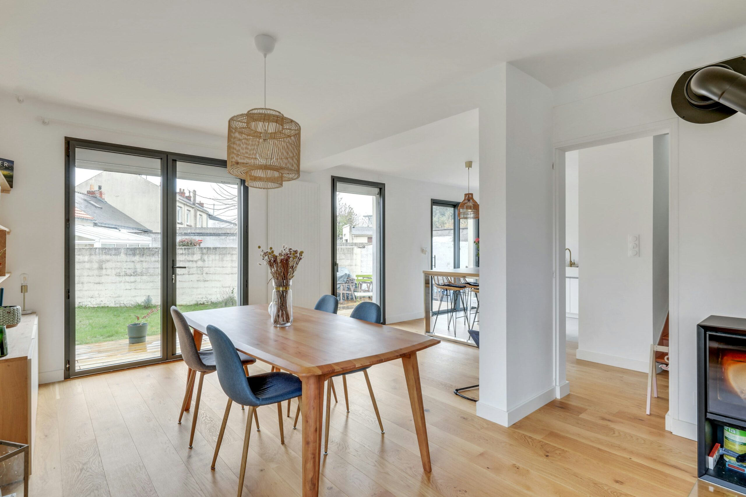 découvrez nos services de rénovation maison pour transformer votre habitat : rénovation intérieure, extérieure, conseils personnalisés et savoir-faire professionnel.