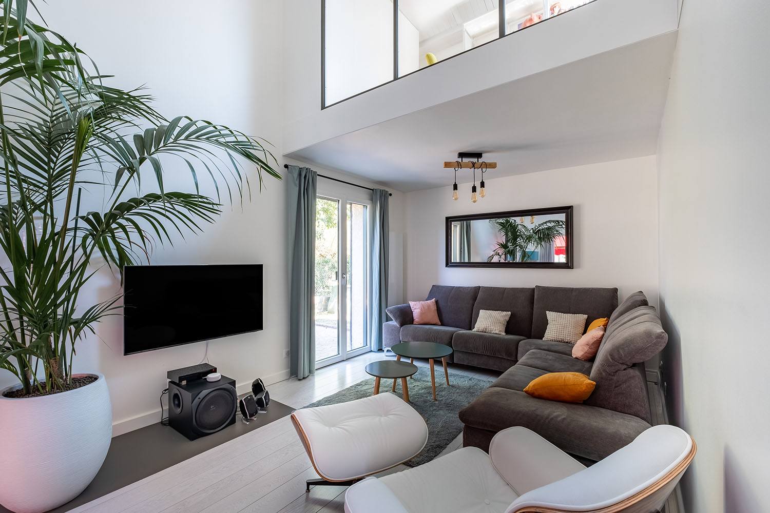 découvrez comment allier le charme de la rénovation d'une maison ancienne avec le confort moderne grâce à nos conseils et solutions sur mesure.