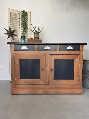 spécialistes en rénovation de meubles anciens près de paris, nous redonnons vie à vos pièces avec savoir-faire et passion. artisanat de qualité pour préserver le charme d'antan.