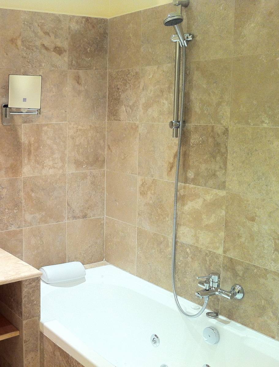 découvrez nos solutions de rénovation moderne pour salle de bain à pierrelaye, alliant design contemporain et fonctionnalité pour un espace élégant et confortable.