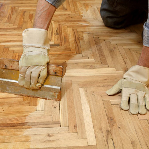 expert en rénovation de parquet à paris, nous redonnons vie à vos sols en bois avec savoir-faire et qualité. devis gratuit et service personnalisé.